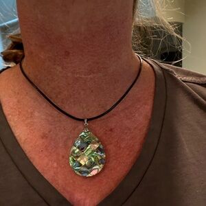 🌺Elegant Abalone Shell Pendant Necklace🌺